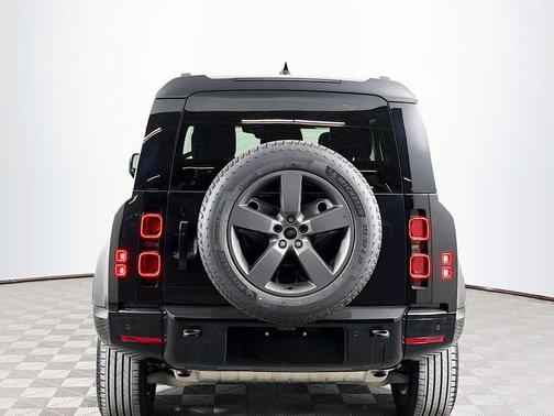 2025 Land Rover Defender 90 P400 X-Dynamic SE