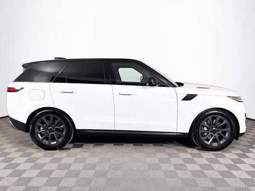 Fuji White 2026 Land Rover Range Rover Sport SE