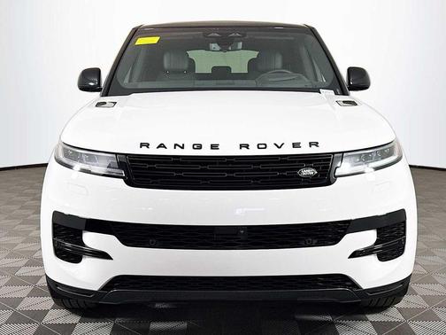 Fuji White 2026 Land Rover Range Rover Sport SE