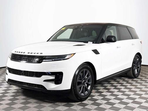 Fuji White 2026 Land Rover Range Rover Sport SE