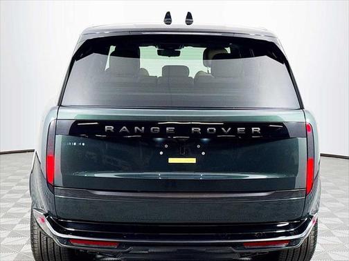 2025 Land Rover Range Rover P530 SE 7 Seat