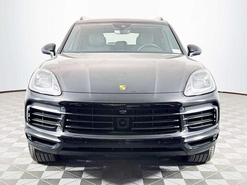 Black 2022 Porsche Cayenne Cayenne