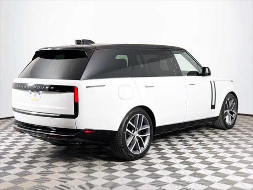 2025 Land Rover Range Rover P530 SE 7 Seat