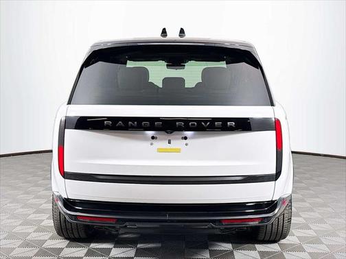 2025 Land Rover Range Rover P530 SE 7 Seat