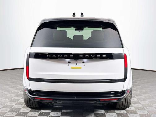 2025 Land Rover Range Rover P530 SE 7 Seat