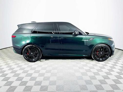 Greeb 2025 Land Rover Range Rover Sport SE
