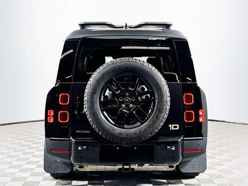2023 Land Rover Defender 130 SE