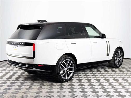 2025 Land Rover Range Rover P550e SE