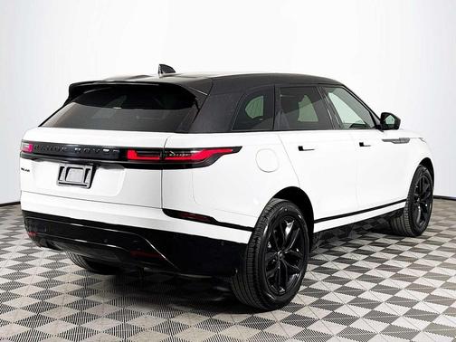 2026 Land Rover Range Rover Velar P250 SE R-Dynamic