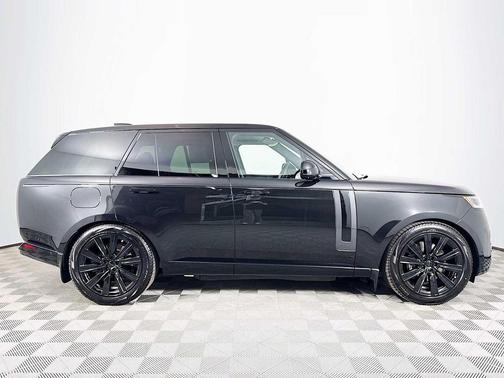Santorini Black 2026 Land Rover Range Rover P550e SE