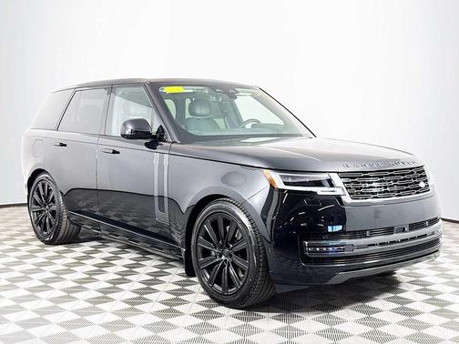 Santorini Black 2026 Land Rover Range Rover P550e SE