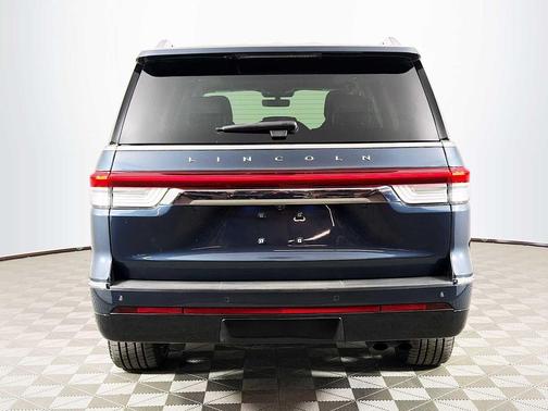 Flight Blue Metallic Clearcoat 2022 Lincoln Navigator Reserve