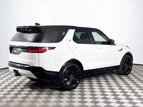 2025 Land Rover Discovery P360 Dynamic SE
