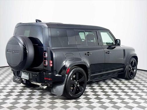 2025 Land Rover Defender 110 V8