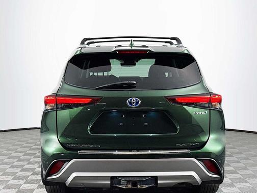 2023 Toyota Highlander Hybrid Platinum