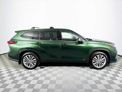2023 Toyota Highlander Hybrid Platinum