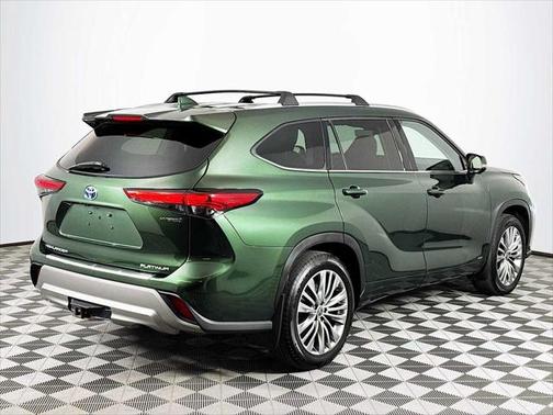 2023 Toyota Highlander Hybrid Platinum