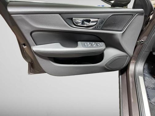 2023 Volvo S60 Recharge Plug-In Hybrid Ultimate Bright