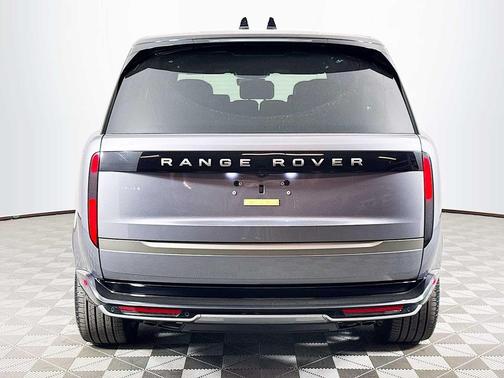 Eiger Grey Metallic 2025 Land Rover Range Rover P530 SE 7 Seat