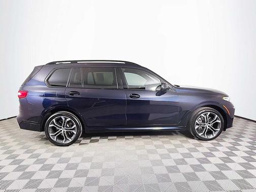 Carbon Black Metallic 2022 BMW X7 xDrive40i