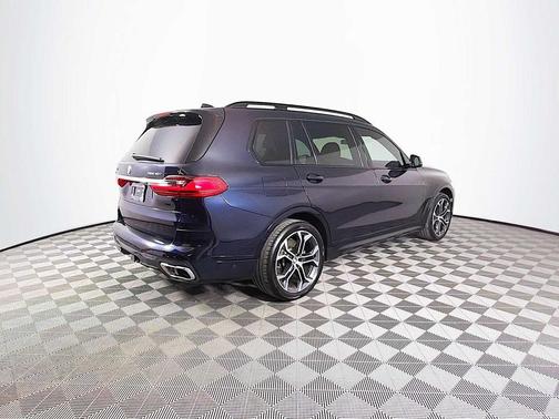 Carbon Black Metallic 2022 BMW X7 xDrive40i