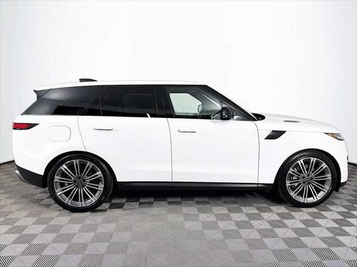 2025 Land Rover Range Rover Sport SE