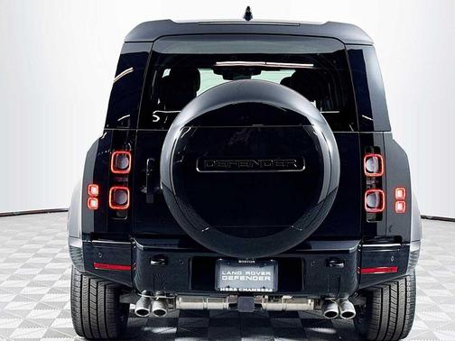 2025 Land Rover Defender 110 V8