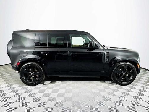 2025 Land Rover Defender 110 V8