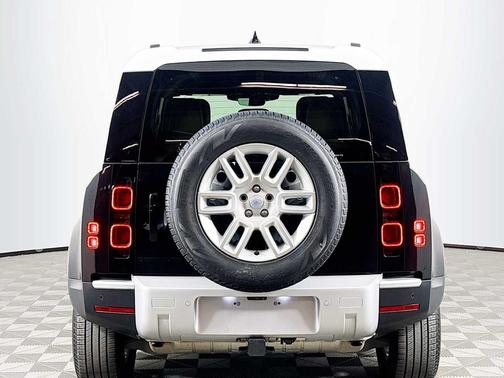 2025 Land Rover Defender 110 P300