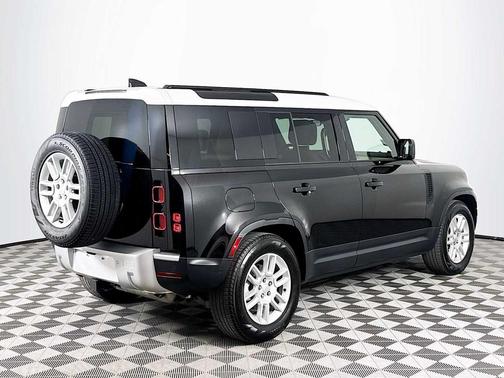 2025 Land Rover Defender 110 P300