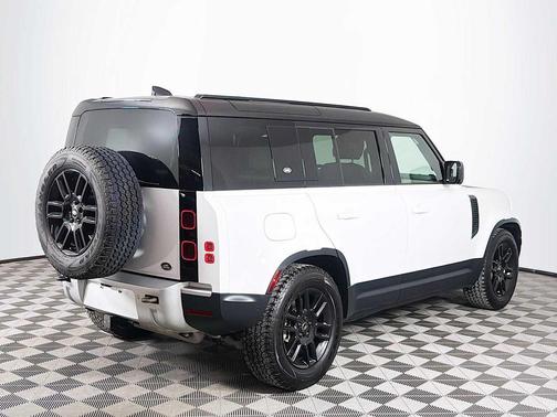 2023 Land Rover Defender 110 SE