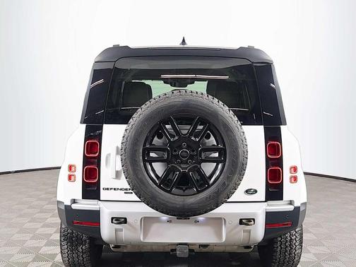 2023 Land Rover Defender 110 SE