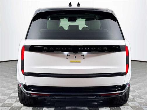 2025 Land Rover Range Rover P400 SE