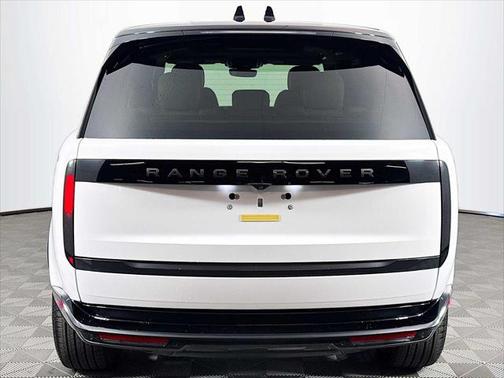 2025 Land Rover Range Rover P400 SE 7 Seat