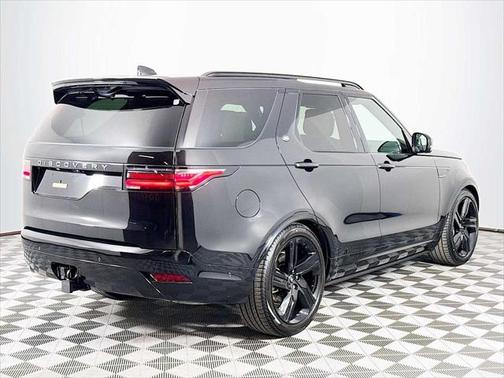 2025 Land Rover Discovery P300 Dynamic SE