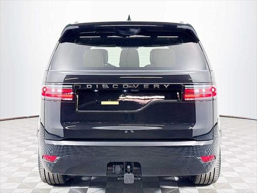 2025 Land Rover Discovery P300 Dynamic SE