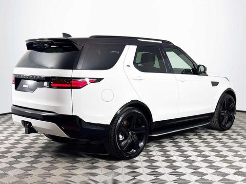 2025 Land Rover Discovery P360 Dynamic SE
