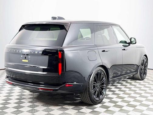 Santorini Black 2026 Land Rover Range Rover P400 SE