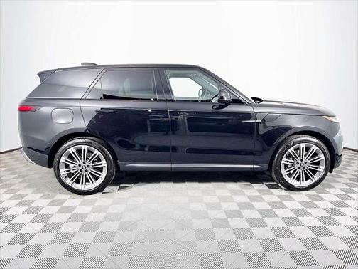 2025 Land Rover Range Rover Sport SE