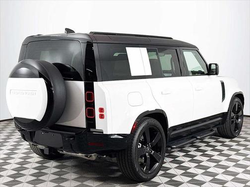 2025 Land Rover Defender 110 P400 X-Dynamic SE