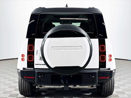 2025 Land Rover Defender 110 P400 X-Dynamic SE