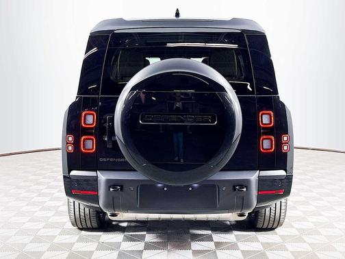 2026 Land Rover Defender P400 X-Dynamic SE