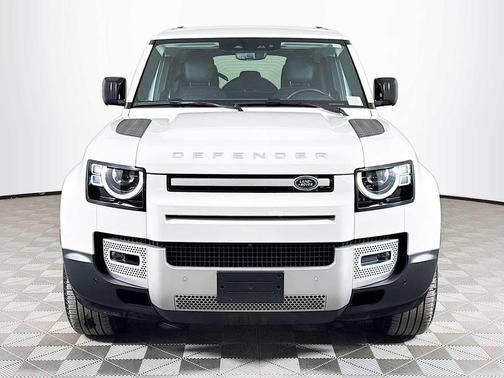 2025 Land Rover Defender 110 P300