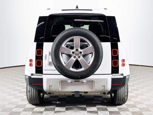 2025 Land Rover Defender 110 P300