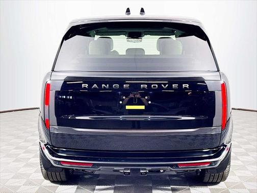 2025 Land Rover Range Rover P530 SE