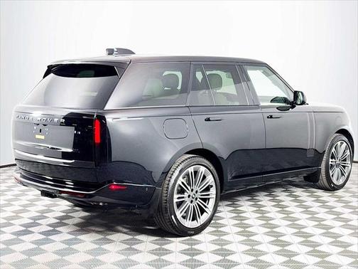 2025 Land Rover Range Rover P530 SE