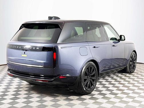 2026 Land Rover Range Rover P550e SE