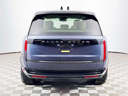 2026 Land Rover Range Rover P550e SE