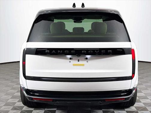 2025 Land Rover Range Rover P400 SE