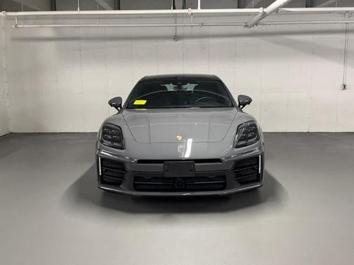 2025 Porsche Panamera 4